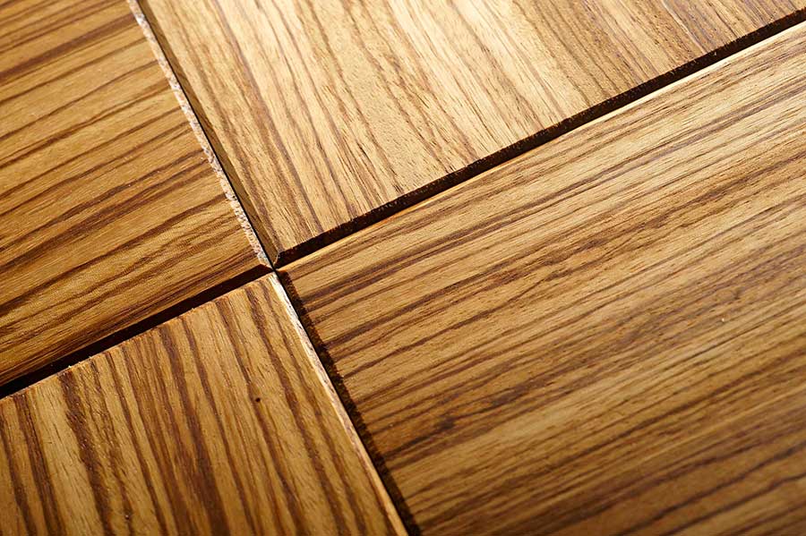 dettaglio del pavimento in legno di zebrano